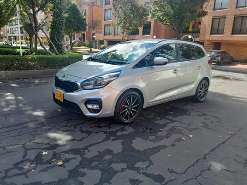 Kia Carens 2.0 Suv MT