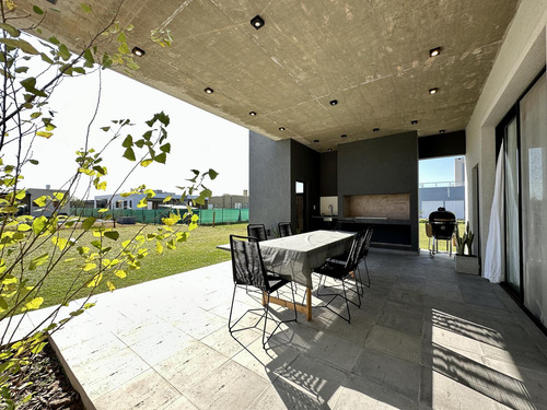 Casa En Venta 4 Ambientes En Una Planta Con Pileta - Barrio Privado San Lucas