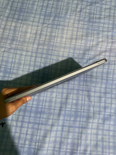 Macbook Air M3 13 Plata 256gb Ssd - Apple M3 Chip (Usado)