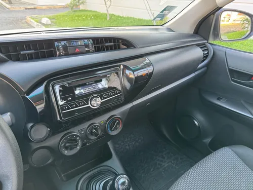 Toyota Hilux 2.7 Cabina Doble Sr Mt