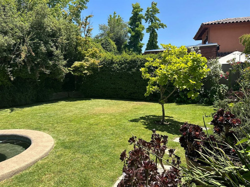 Maravillosa Casa Con Lindo Jardín En Pie Andino