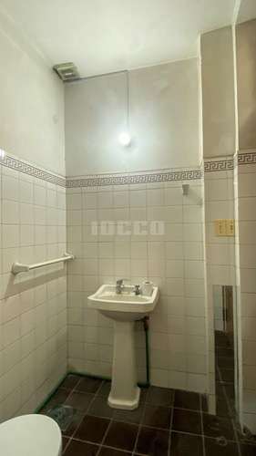 Buen Local Comercial En Ciudad Vieja