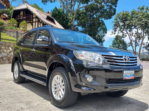 Imagen 2 de 14 de Toyota Fortuner Sr