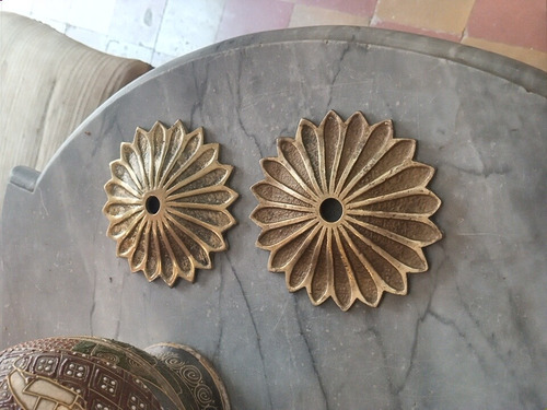 Floron Bronce Macizo Antiguo Roseta Repuesto Araña Tapa Base (Usado)