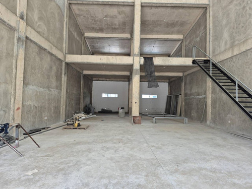 Nave Industrial En Alquiler En Punta Cana Bávaro Doble Altura Con Mezzanine