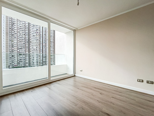 Edificio Av. María Rozas Velásquez (1 Est. 1 Bod.) Vista