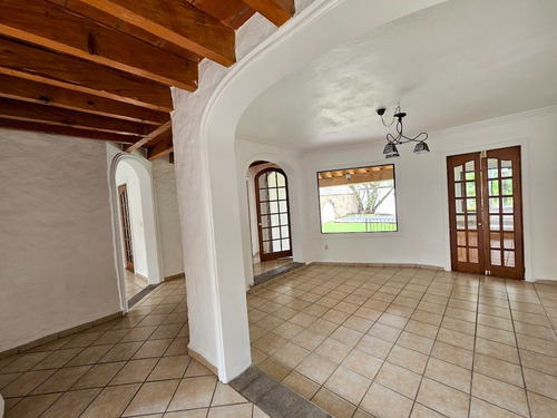 Casa En Venta En Fraccionamiento Privado, En Lomas De Atzingo, Cuernavaca.