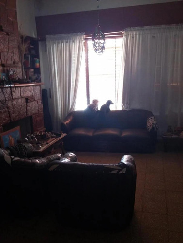 Casa En Venta - 3 Dormitorios 1 Baño - 320mts2 - Leones, Marcos Juárez, Córdoba