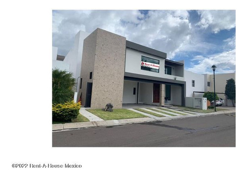 Casa En Venta Con Amplio Jardín Privado Misión Concá Querétaro 