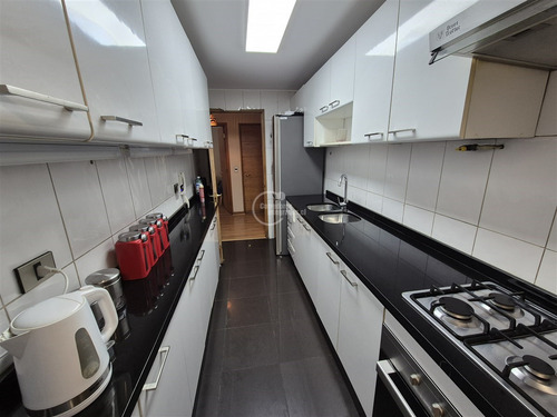 Departamento En Venta De 2 Dorm. En Lo Barnechea. Central.
