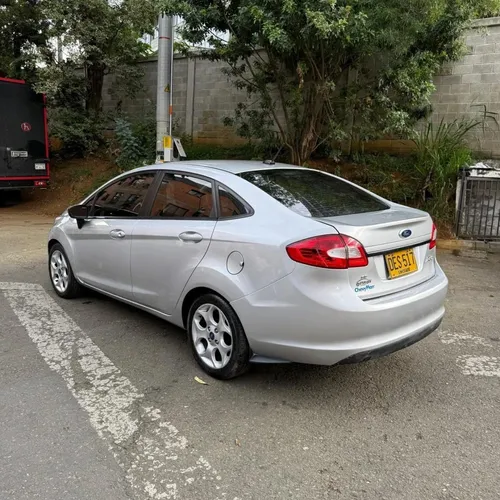 Ford Fiesta 1.6 Hatchback Mecánica