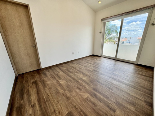 Esquina Con Doble Frente- La Vista Residencial