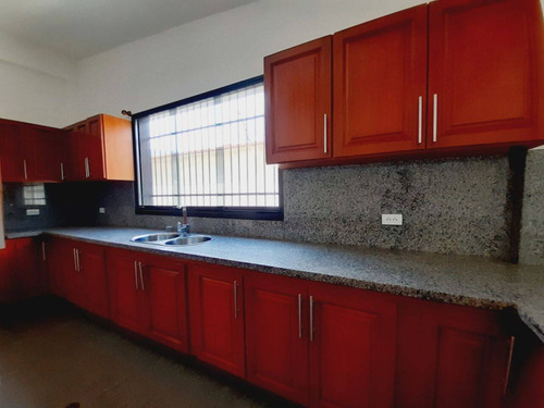 Se Vende Hermosa Casa Ubicada En San Diego, Urbanización Granja Colonial