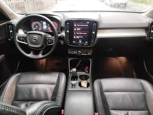 Volvo XC40 MONENTUM 2.0 TURBO AWD 2022