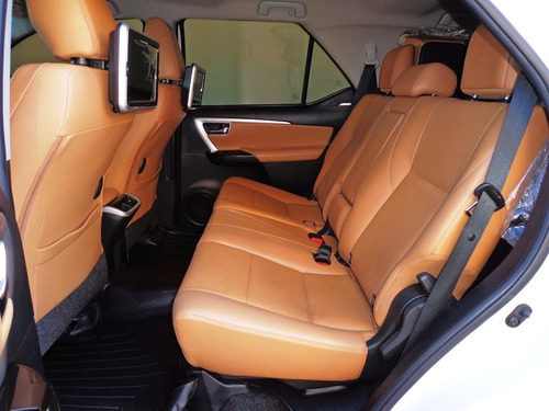 Imagen 12 de 18 de Toyota Fortuner Dubai Vxr 2019 V6 4x4 Automático