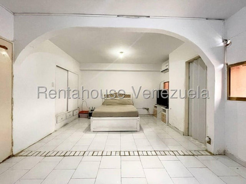 Apartamento En Venta Av Ppal San Agustin, Maracay 25-9386 Hc