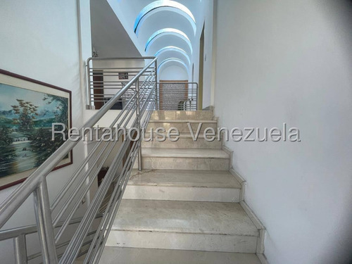 Rosa Rodríguez Vende Casa En Urb. Segoviana, Barquisimeto 25-14570
