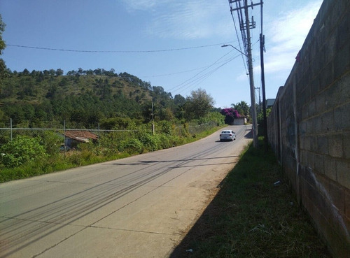 Se Vende Terreno En Pátzcuaro, 11x33 Frente A La Uvaq, Sobre Abarca