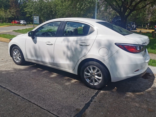Imagen 7 de 12 de Toyota Yaris 2018 1.5 R Le Mt