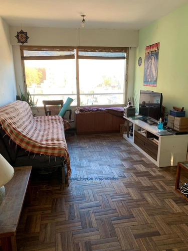 Apartartamento 2 Dormitorios, Piso Alto Al Frente. P.batlle