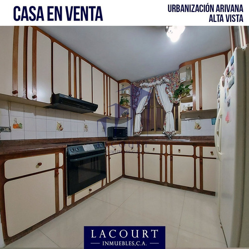 Imagen 3 de 10 de Venta De Hermosa Casa En Urb Arivana # Aa