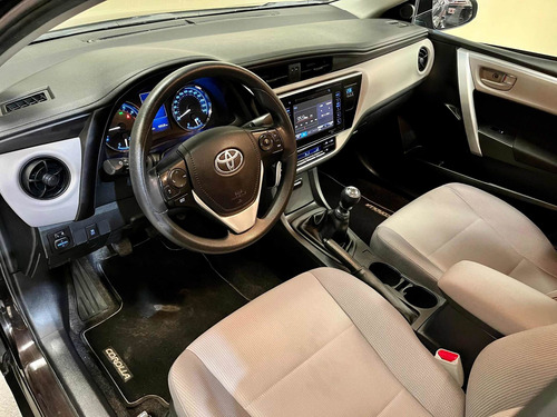 Imagen 10 de 17 de Toyota Corolla 2017 1.8 Xei Mt 140cv
