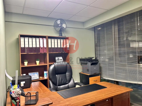 Oficina En Venta Edificio Uno-k, Temuco 2 Privados + Est