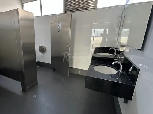 Local En Arriendo En Centro. Cod A776021