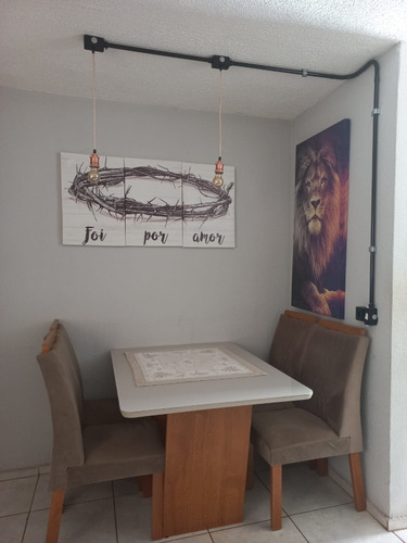 Apt Com 2 Quartos E 1 Banheiro, Sala Cozinha Com Armários Pl