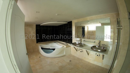 Imagen 11 de 14 de Casa En Venta En Cumbres De Curumo 21-25149 Carolina Fermoso 0424-2083128