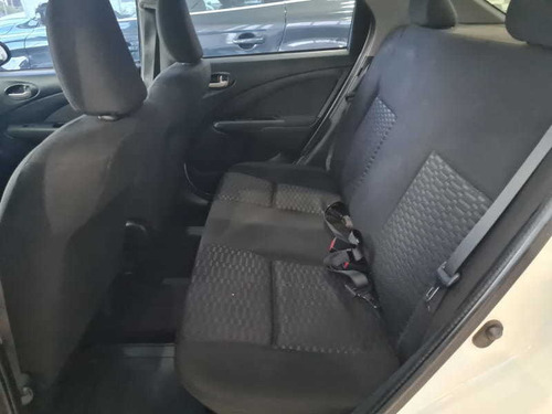 Imagem 9 de 11 de Toyota Etios Sd Xs 1.5 Mt 2014