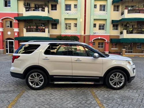 Ford Explorer Xlt 4*2 Tres Filas De Asientos Año 2019