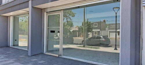 Alquiler De Locales Comerciales Sobre Avenida Moreno - ¡alta Gama Y A Estrenar!