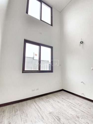 Casa En Venta De 3 Dorm. 4 Baños Más Escritorio, En Concón