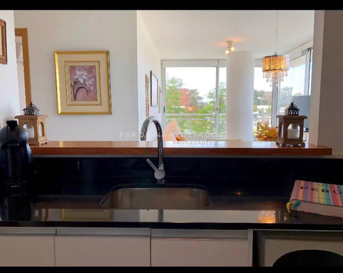 Oportunidad En Venta De 2 Dormitorios En Bellagio Tower, Punta Del Este.