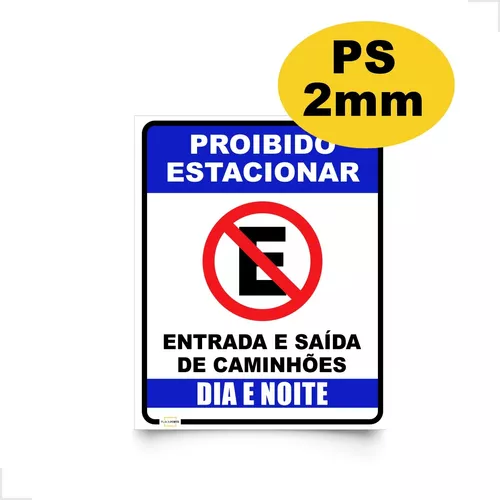 Para caminhão de empresa privada estacionar, homem tira placa de