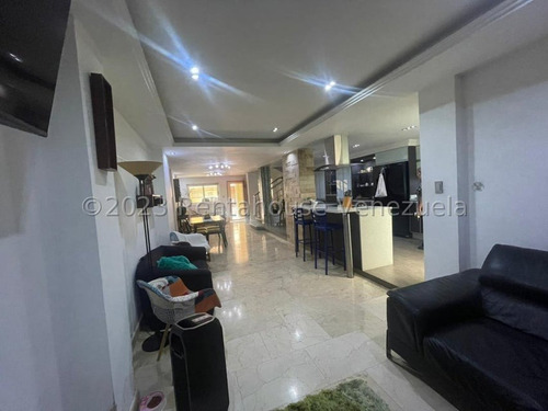 Townhouse En Venta Con Muy Buenos Acabados, Pisos De Marmol, Cocina Empotrada Ym Tope De Cuarzo, Pared Decorada En Coralina. San Diego