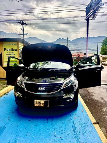 Kia Camioneta Cilindraje 2.0 Gasolina Color Negro 4x2