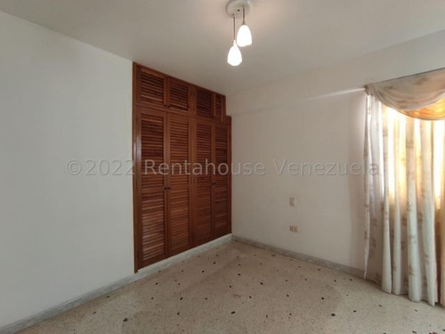 Imagen 9 de 10 de Amplio Y Muy Fresco Apartamento En Cumbres De Curumo Caracas 22-24301