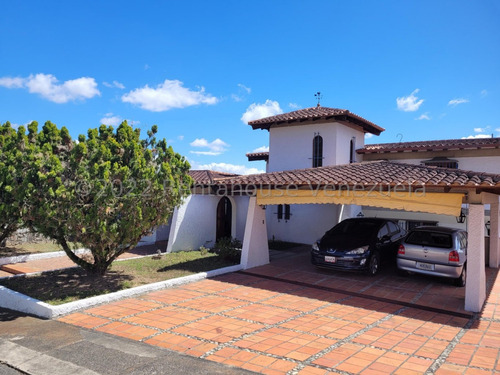 Espectacular Casa Estilo Colonial En La Lagunita Country Club