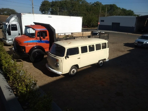 Imagem 3 de 5 de Vw Kombi