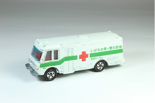 Tomica - Isuzu Blood Bank Car - Japan