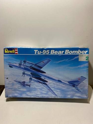 Avión Armable Revell Tu-95 Bear Bomber 1:144
