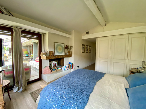 Casa En Venta Vitacura, Remodelada, Cuatro Dormitorios