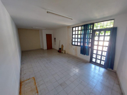 Venta O Alquiler Oficina 26 M2 Con Patio En San Luis 1900 - Rosario