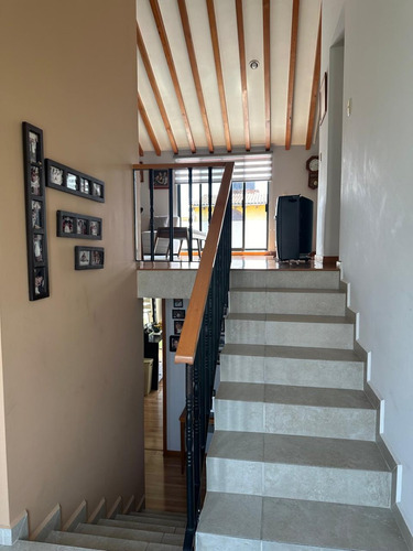 Casa En Venta En Metepec, Amplió Jardín, Fraccionamiento Con Vigilancia 24 Hrs A 45 Min De Sta Fe.