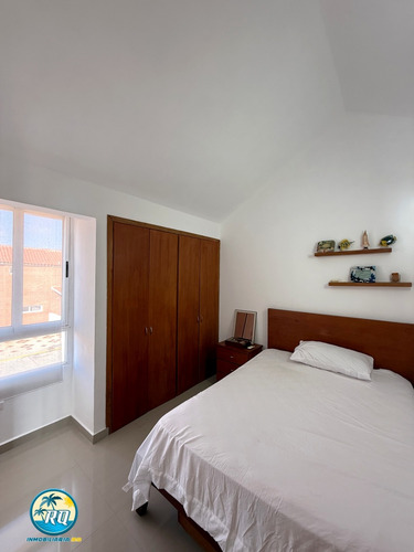 Casa En Venta En Res. Playuela - Tucacas.