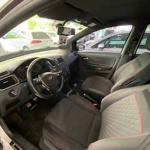 Imagen 5 de 7 de Volkswagen Suran Cross 1.6 5 Door 878 2015