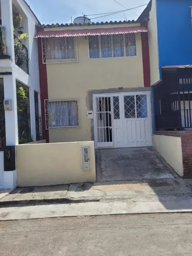 Excelente Casa De 108 En Barrio La Esperanza Girardot