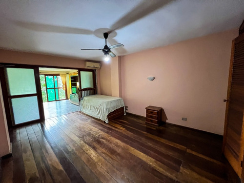Casa Dois Andares 140 M/q Dentro De Clube Em Meio A Floresta